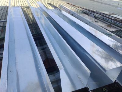 Gia công và lắp đặt máng xối